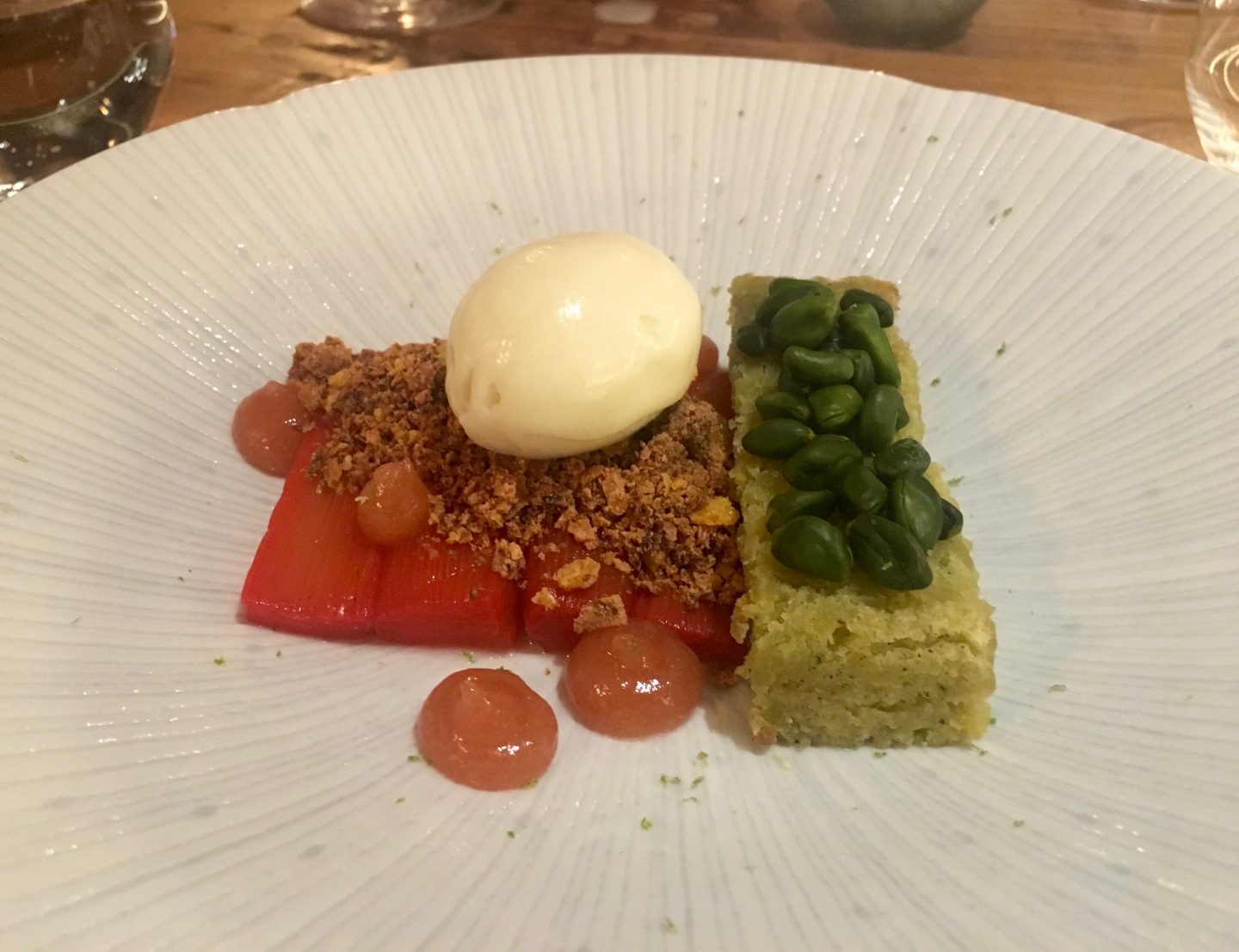 rhubarb and pistachio cake