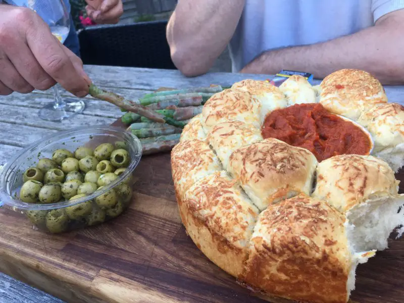 tear and share cheesy bread