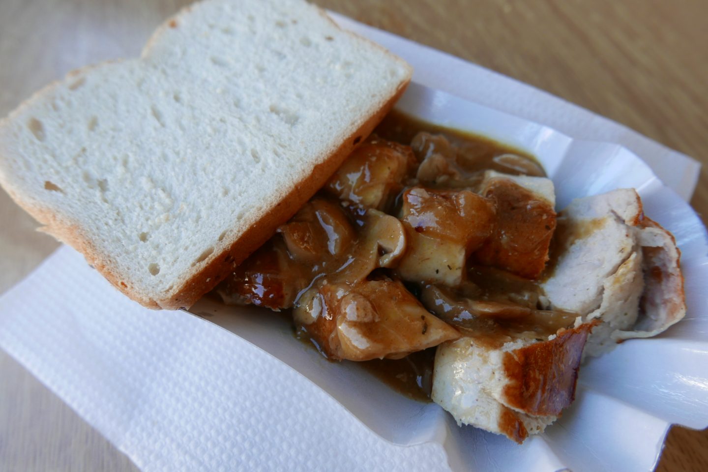 Bratwurst with mushrooms and onions