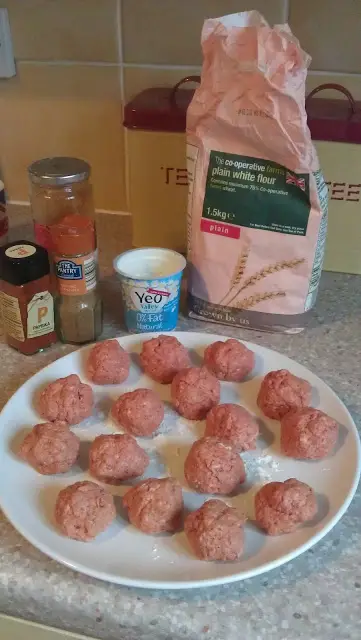 making lamb meatballs 