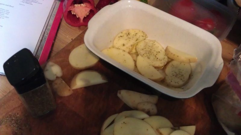 Slicing potatoes for Patate Arraganate