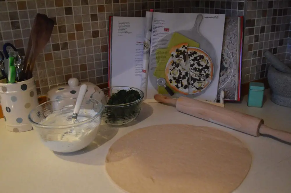 Making pizza dough