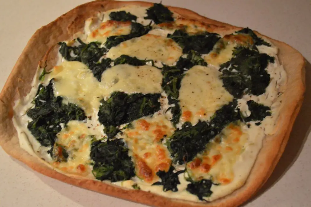 spinach and ricotta pizza blanco