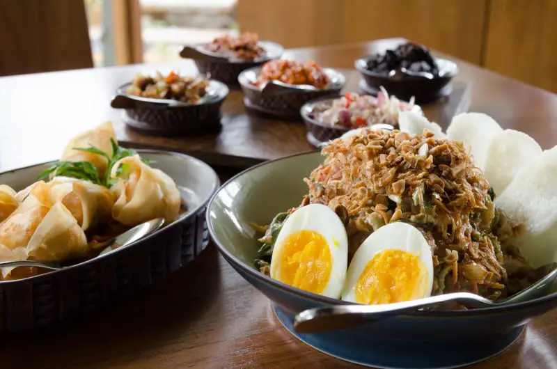 Gado Gado salad and prawn dumplings at Kaum, Bali.