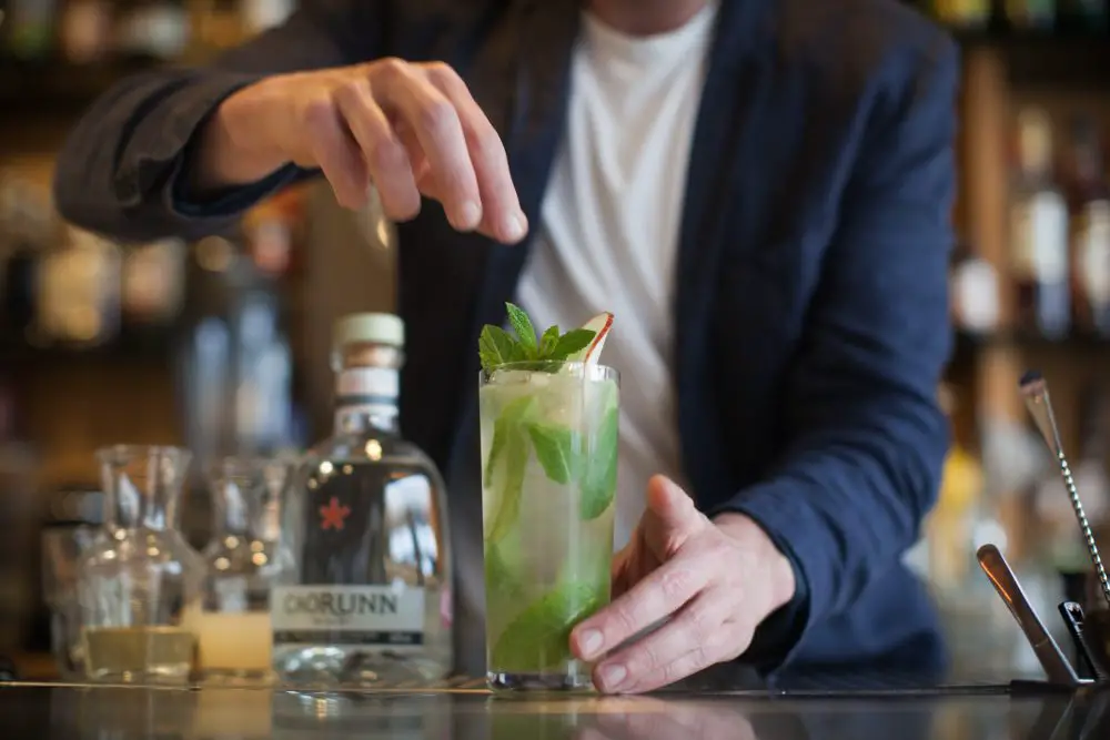 Apple and mint cocktail