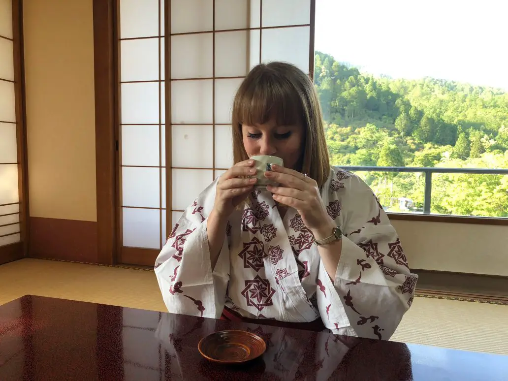 Gingey Bites drinking tea in a Japanese Ryokan