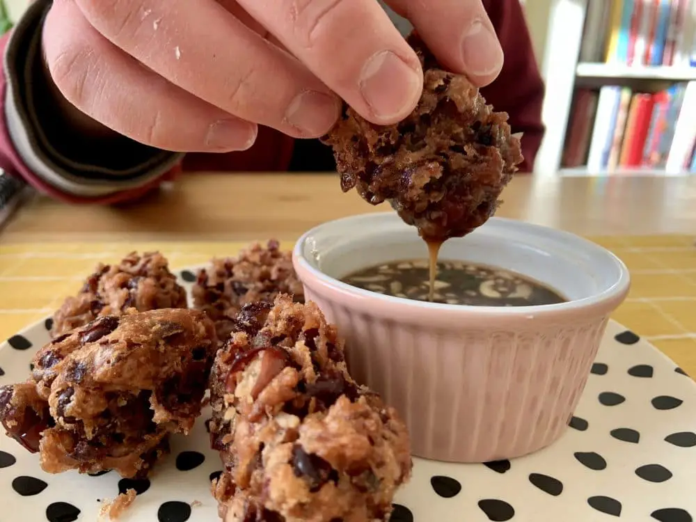 Tamarind dipping sauce and Mandalay fritters