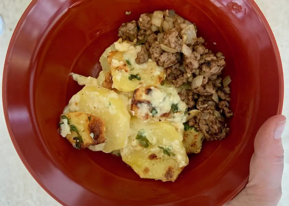 Scalloped potatoes with mince and onions - two great wartune recipes