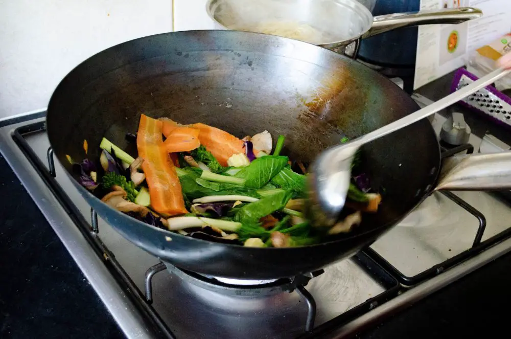 Stirfrying Hello Fresh rainbow vegetables