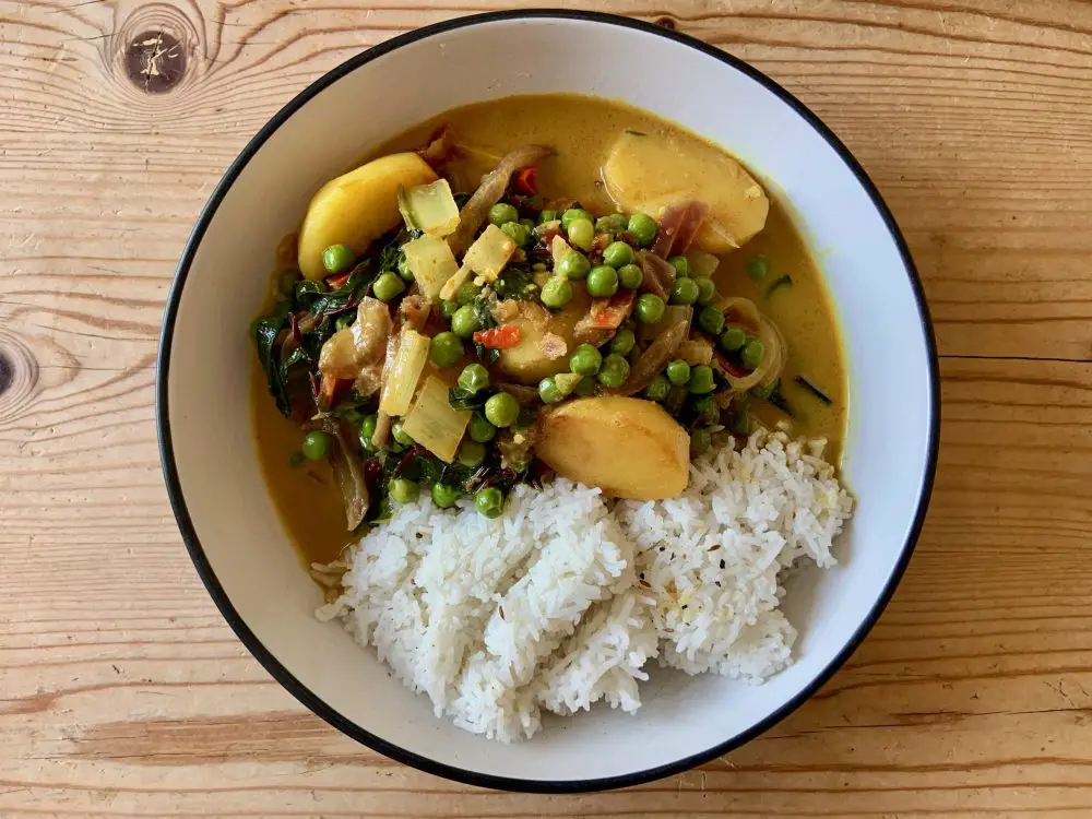 Pea, Potato and chard curry