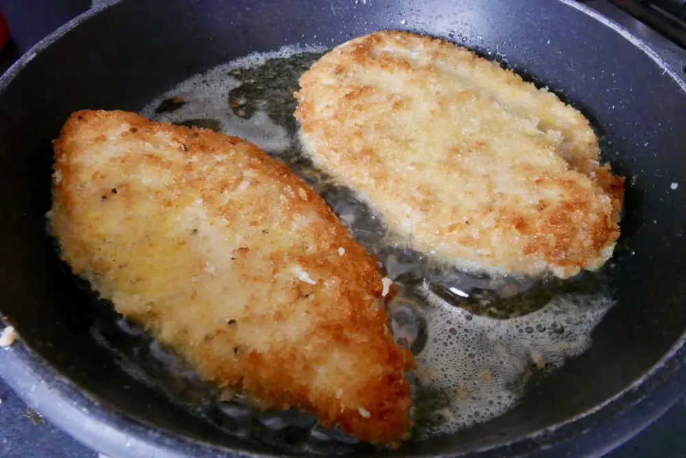 Frying chicken katsu