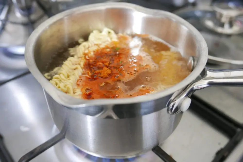 Cooking instant ramen