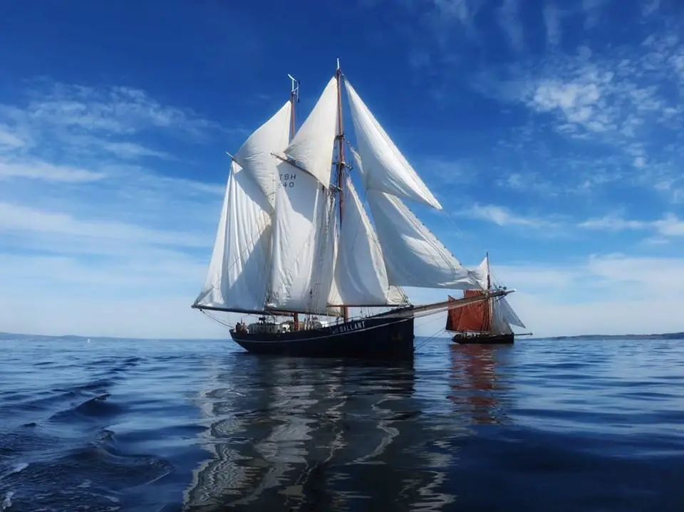 De Gallant shipping under sail