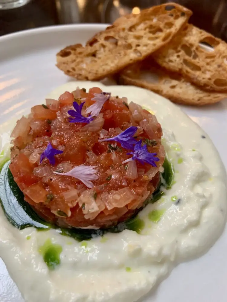 Isle of Wight tomato and smoked garlic salad 