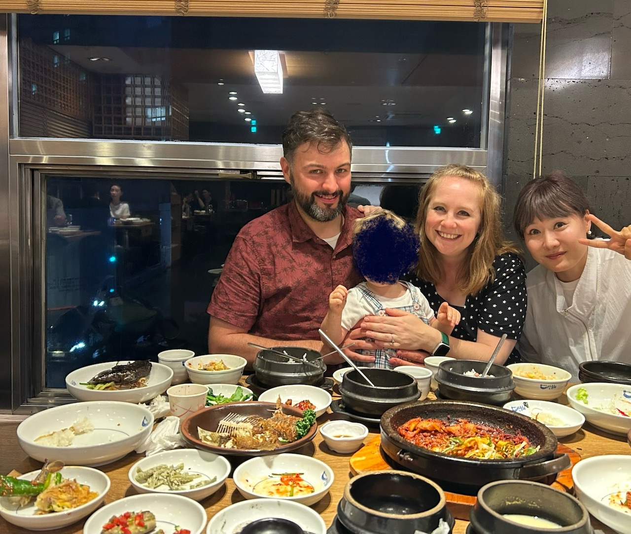 Family eating at a Korean hanjeongsik