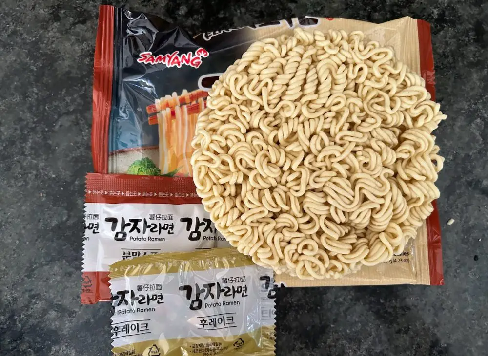 Samyang potato ramen dry ingredients