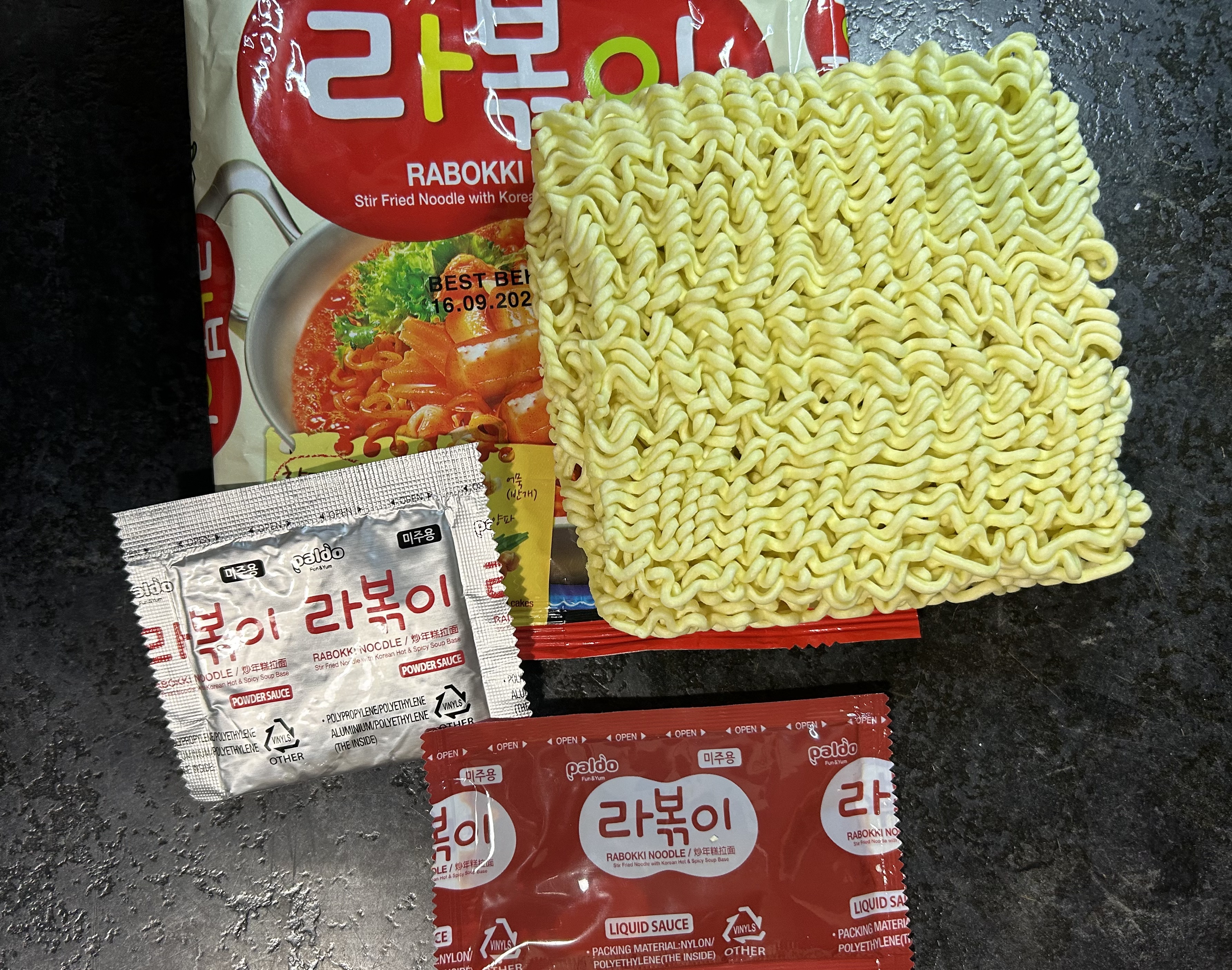 The ingredients inside the Paldo rabokki noodles