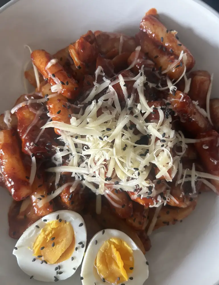 cheesy sausage tteokbokki