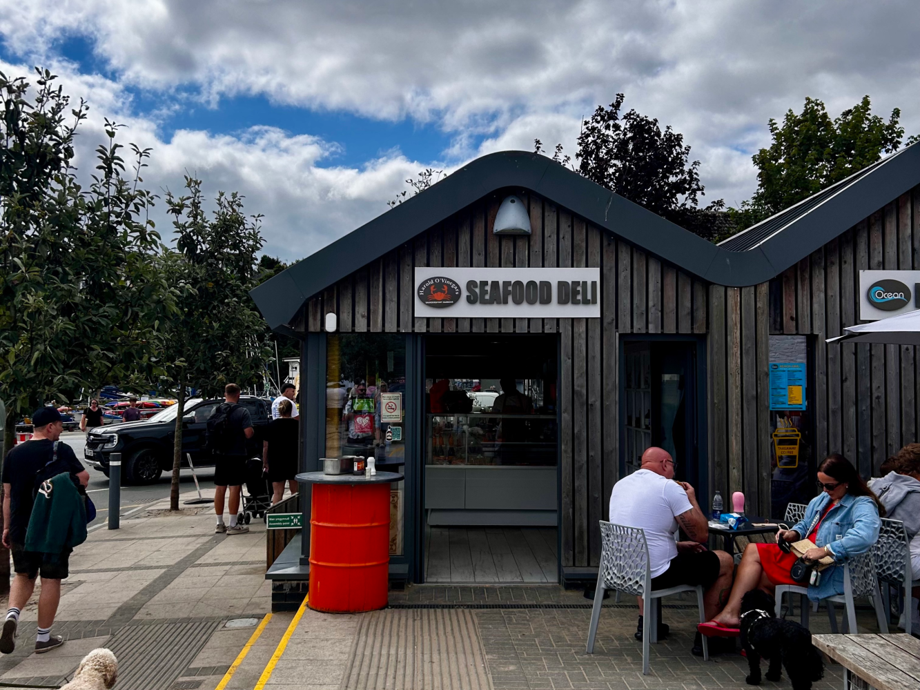 Saundersfoot harbourside - seafood deli
